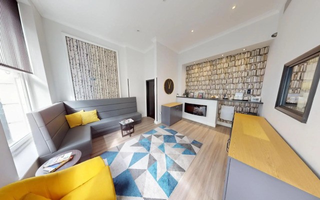 Hotel 82 London