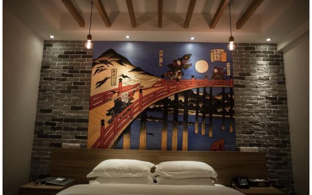 Revolver Theme Design Hotel