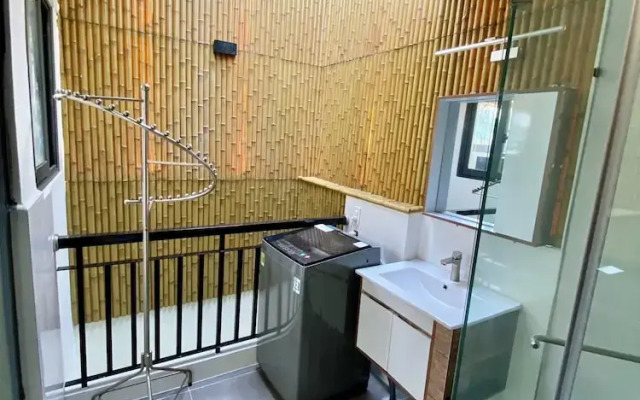 Lucy Hotel & Apartment