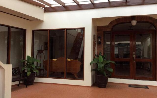 Casa Roces Bed and Breakfast