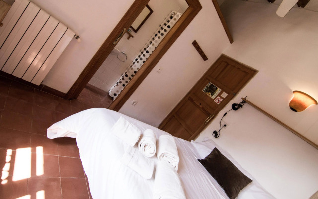 Petit Hotel Hostatgeria La Victoria