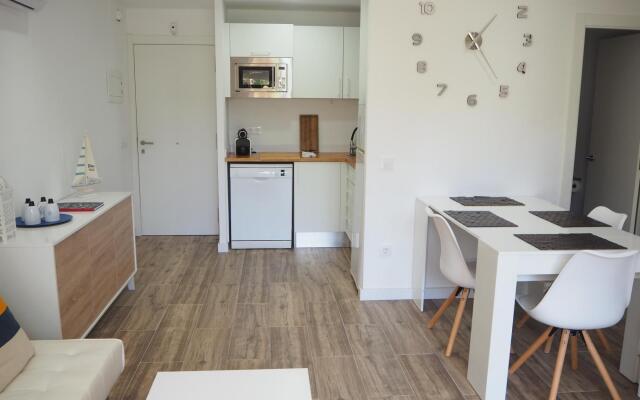 Apartament amb piscina i parquing.Baixos amb jardí