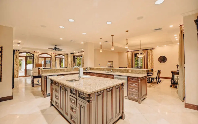 CR Luxury Casa Zafiro 7 Bdrm