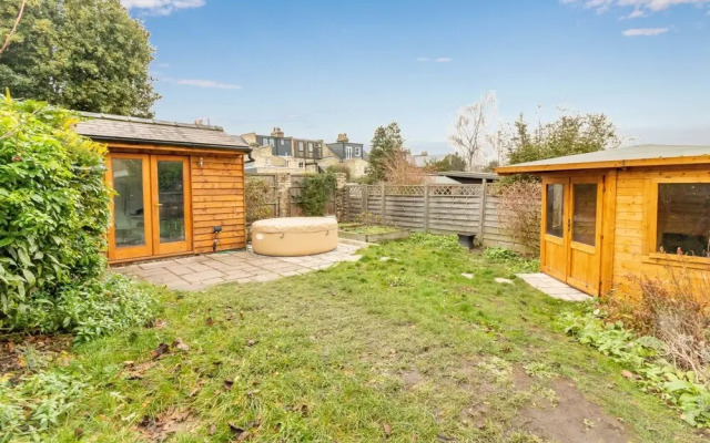 The River Cam Escape - 5BDR with Private Garden with Pond