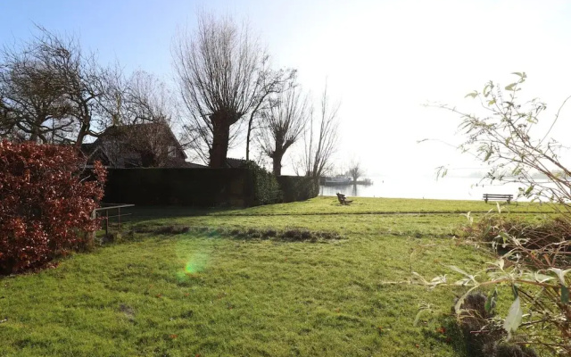 Sunny Apartment Directly on the Heegermeer