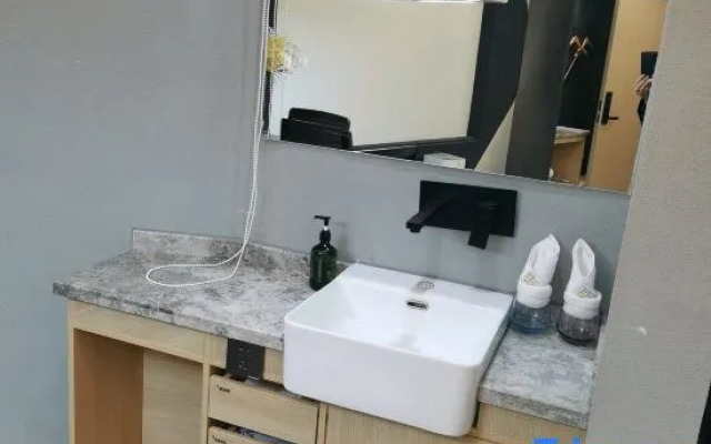 Jinwu Zhixuan Business Hotel (Jinhua Shimao City Plaza Wuzhou Ancient City Scenic Area Branch)