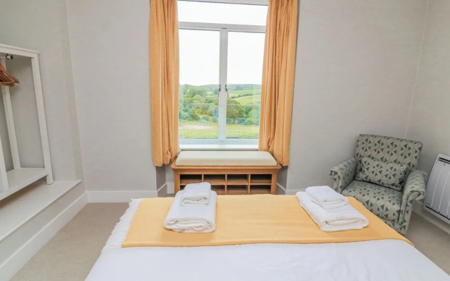 4 The Manor House Hillfield Village