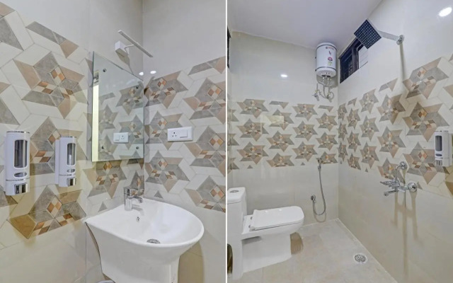 Collection O 70162 Hotel Shiva Palace