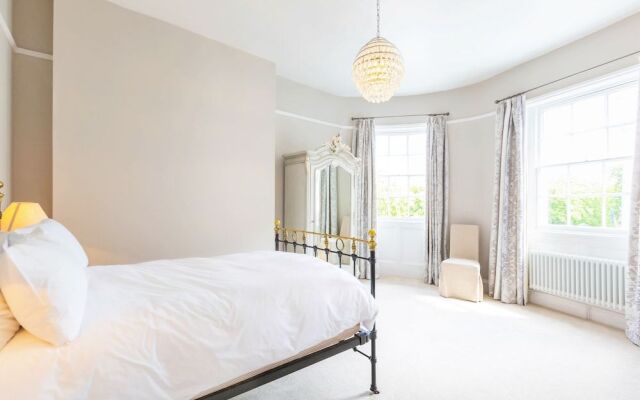 Luxury Apartments - Queen Circus