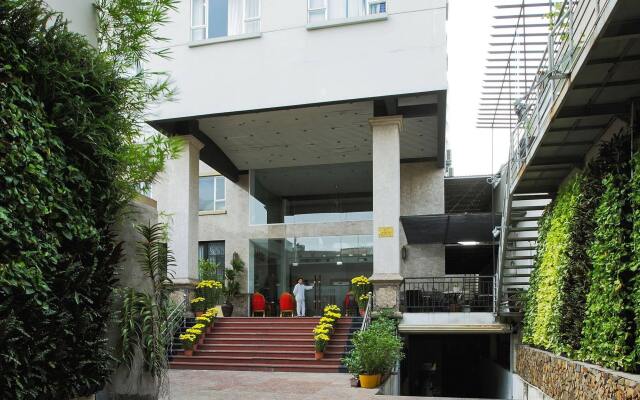 Huazhu Hotel (华住酒店)