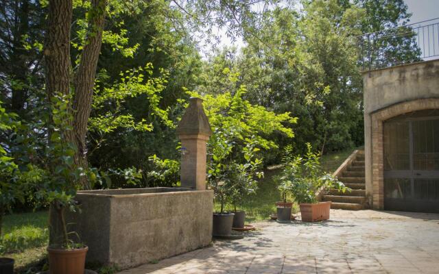 A total immersion in greenery and tranquillity.-Casale LUISA