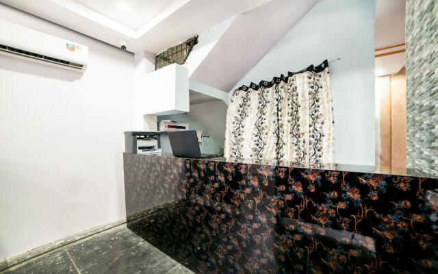 OYO 62329 Lucky Hotels