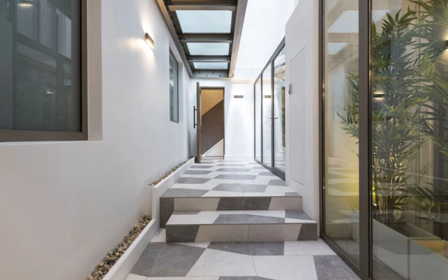 Covent Garden Piazza By Stayo