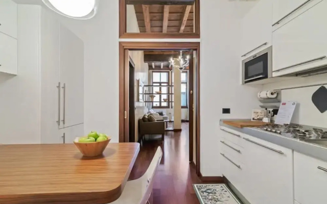 Piazza delle Erbe Stylish Flat