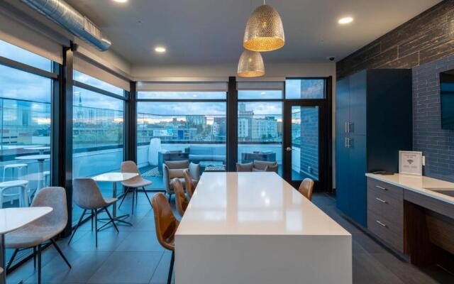 Flexhome Skywalk to Fiserv U1 RooftopGymParking