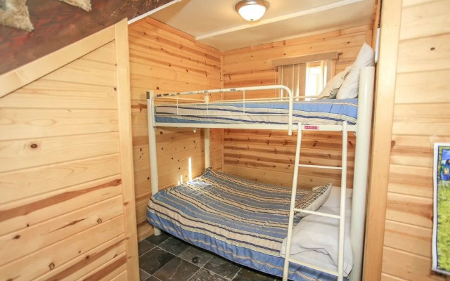 Lakeside Cabin 9