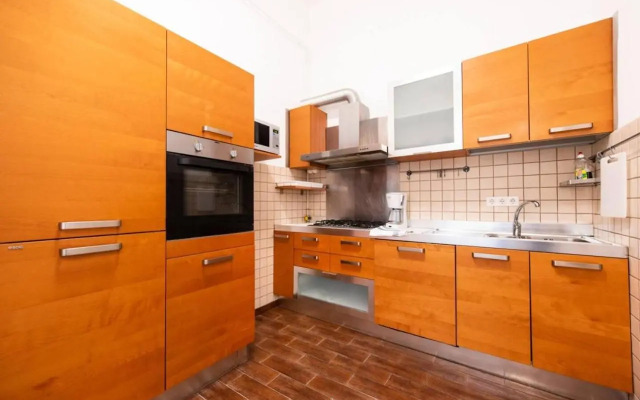 Very central convenient large AC place