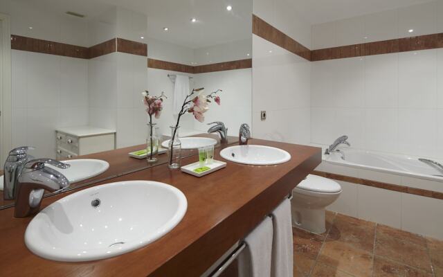 Playa de La Concha 3 Apartment by FeelFree Rentals