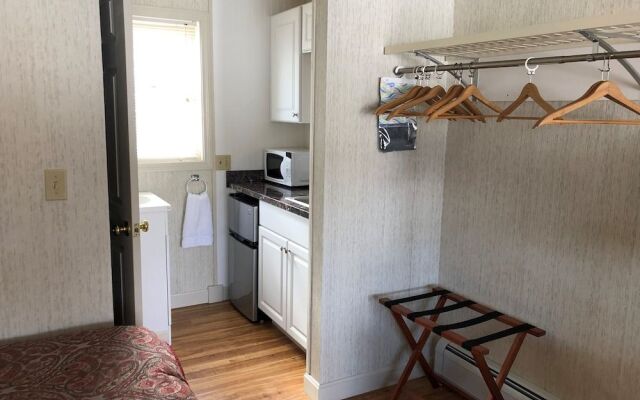 Island Pond Country Inn (Formerly the Lakefront Inn & Motel)