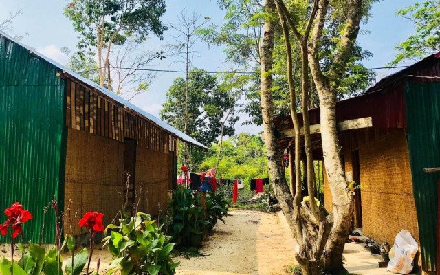 Yellow Moon M23 Hostel