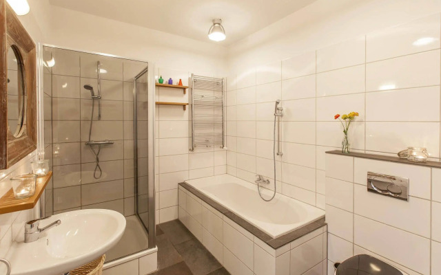 Artis Aquarium Apartment