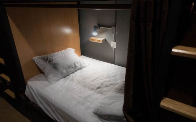 Comfy Bed Hostel - Adults Only