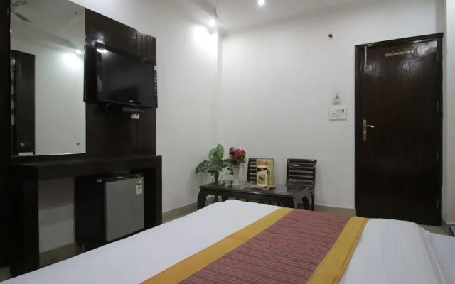 OYO 6408 Hotel Delhi Heart