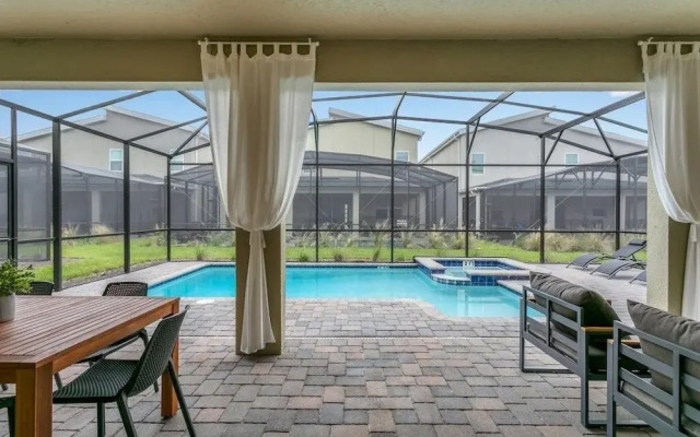 4552target 9 Bedroom Home