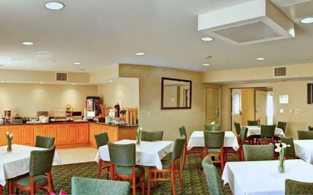 Best Western Plus Media Center Inn & Suites