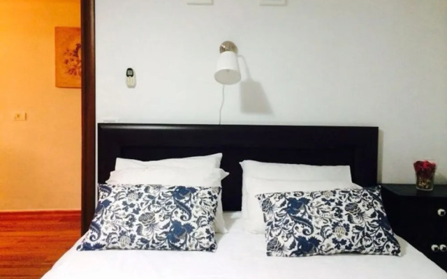 Hen Chalet & Suites in Had Nes
