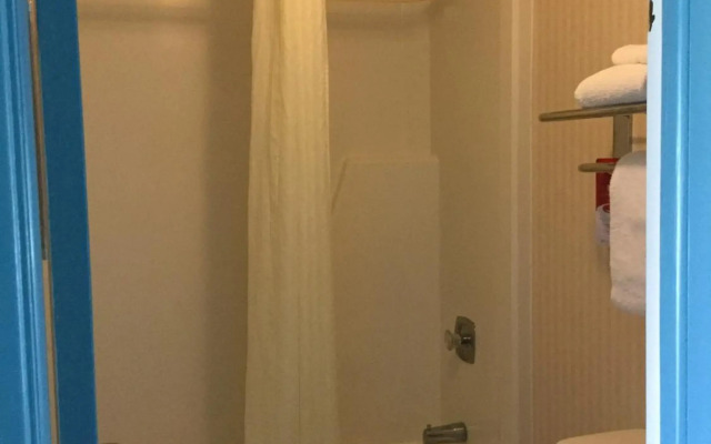 Econo Lodge South