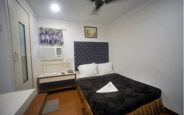 ZO Rooms Esplanade SN Banerjee Road