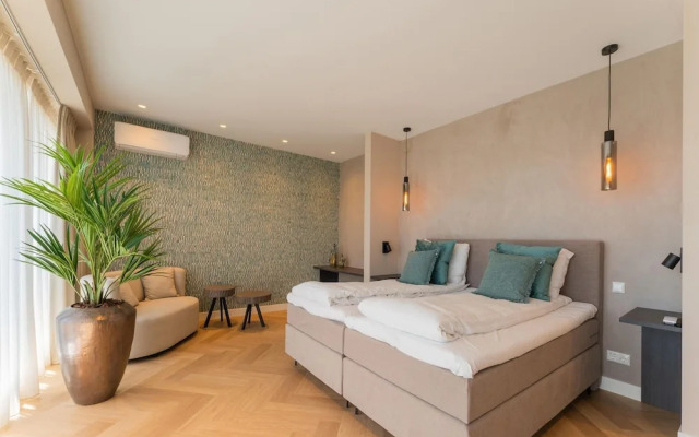 Water Villa With Infrared Sauna and Jetty