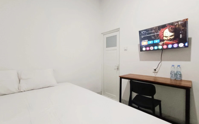 Ndalem Tamanan Syariah RedPartner – Guest Rooms – Yogyakarta