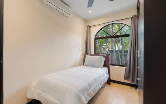 Suite 3 - Jaguar Beach & Pool 2 BR Condo