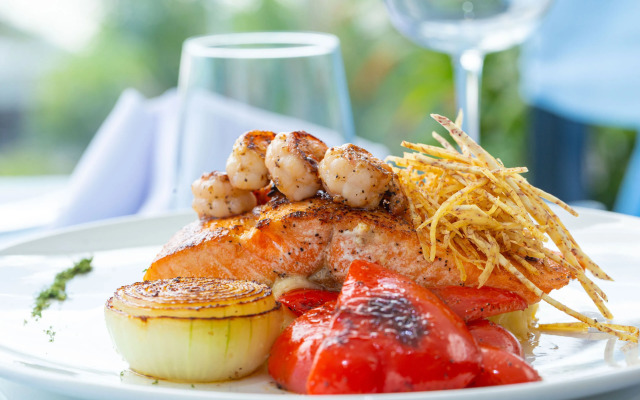 Skylight Suites Restaurant Bar