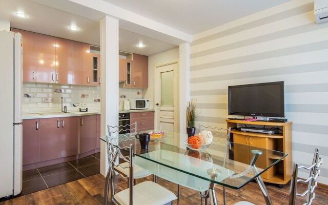 Moscow City Apartments near White House