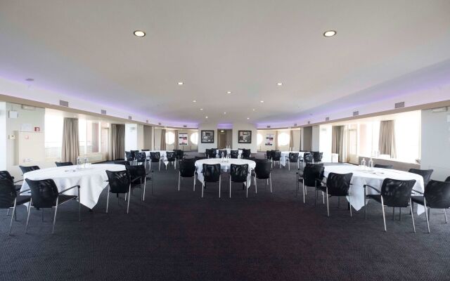 Leonardo Hotel IJmuiden Seaport Beach