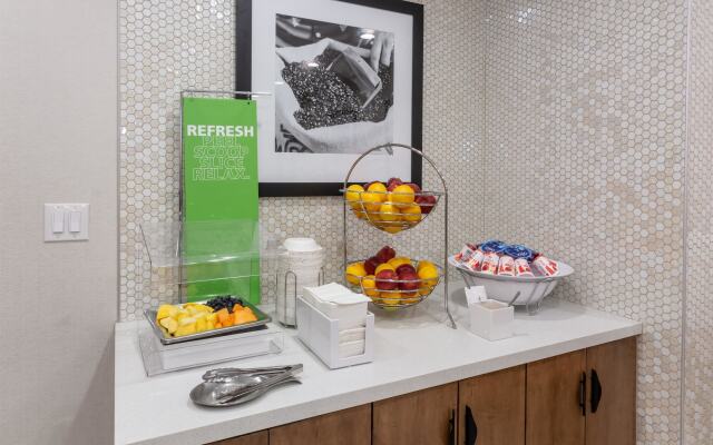 Hampton Inn & Suites Dallas East