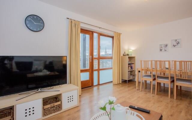 Modern 2 Bedroom Flat in Shadwell