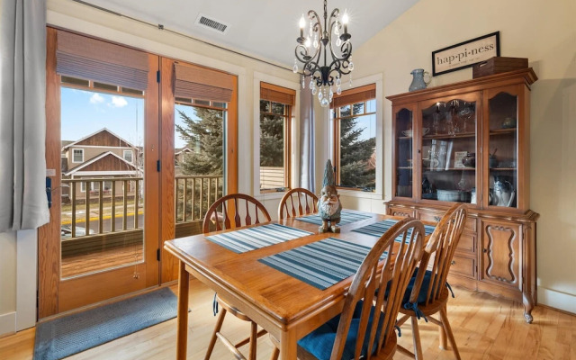 The Three Sisters Walk to Downtown Sisters