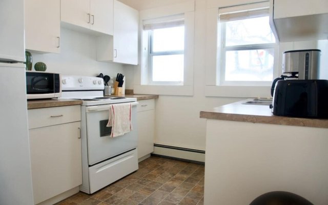 The Best Rental in Moose Jaw Large 2-br Parking Coffee