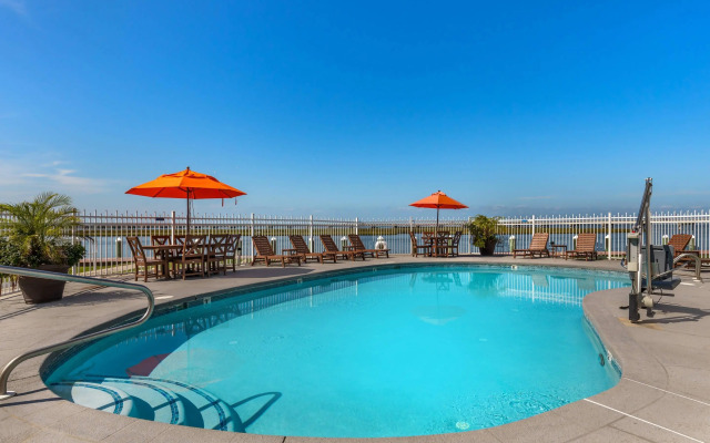 Comfort Suites Chincoteague Island Bayfront Resort