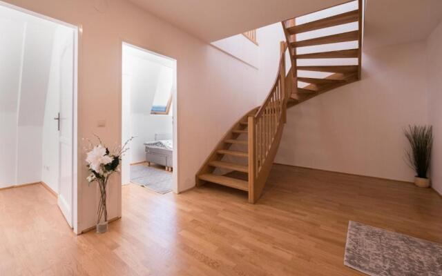 Sunny & cozy Penthouse with Balcony DG3