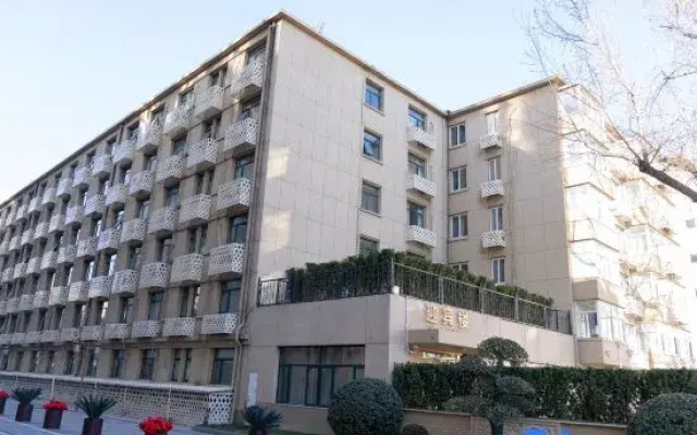 Beijing Xinjiang Plaza Yingbin Building