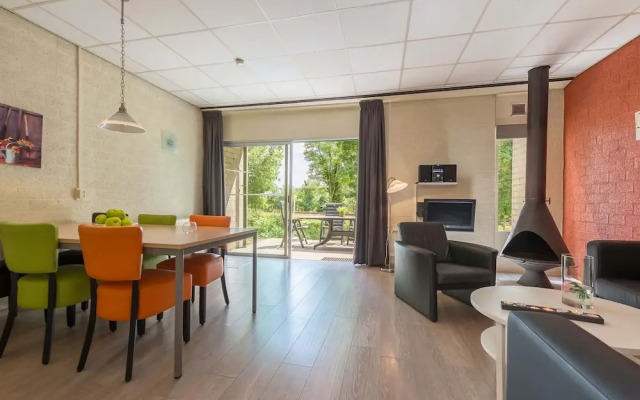 Well-kept Bungalow With Fireplace Near Valkenburg