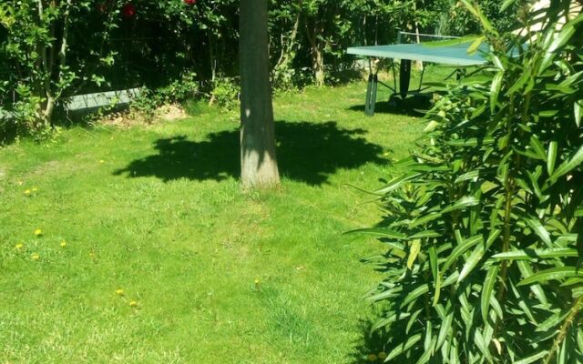 Apartment With 2 Bedrooms in Saint-cyr-sur-mer, With Pool Access, Furn