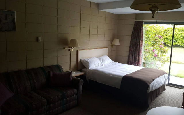 Airport Inn