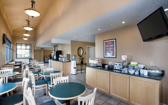 MorningGlory Inn & Suites