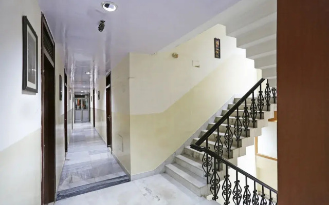OYO Flagship 42717 Hotel Fort